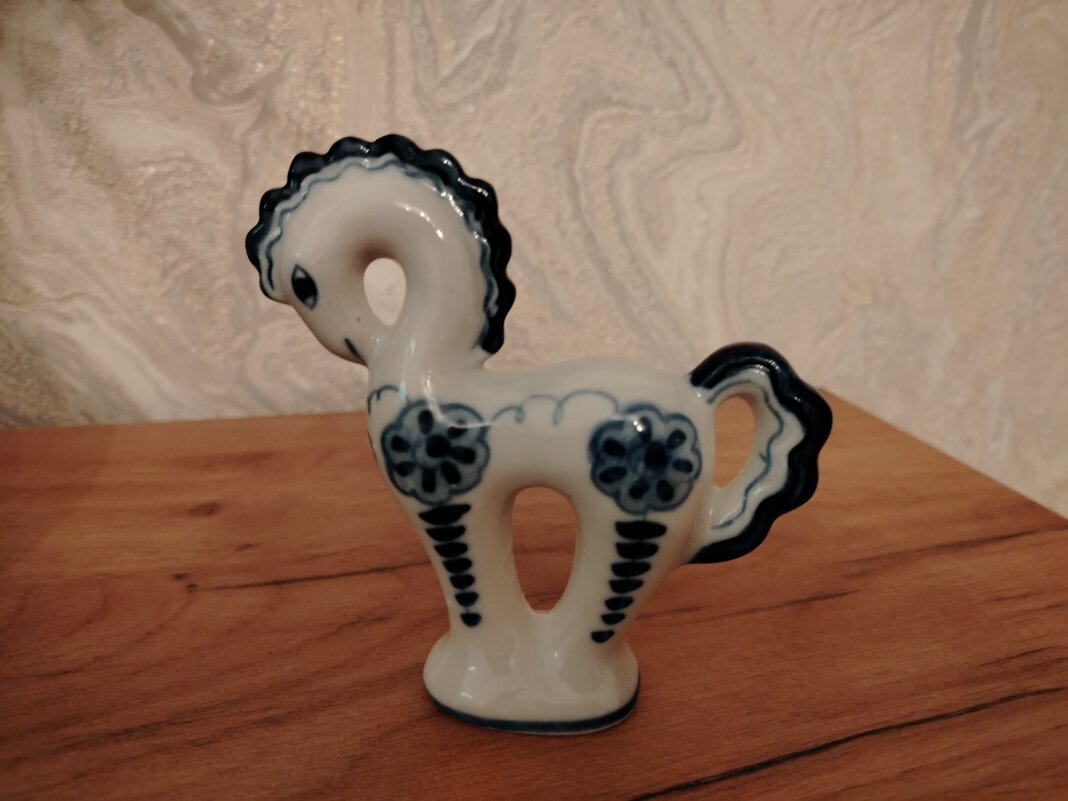 Вот и добежала лошадка до апреля - Надежда 