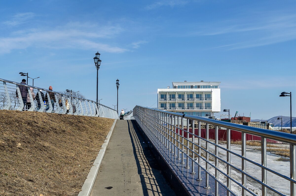 Прогулка на набережной - Виктор Иванович Чернюк Прогулка на набережной - Виктор Иванович Чернюк