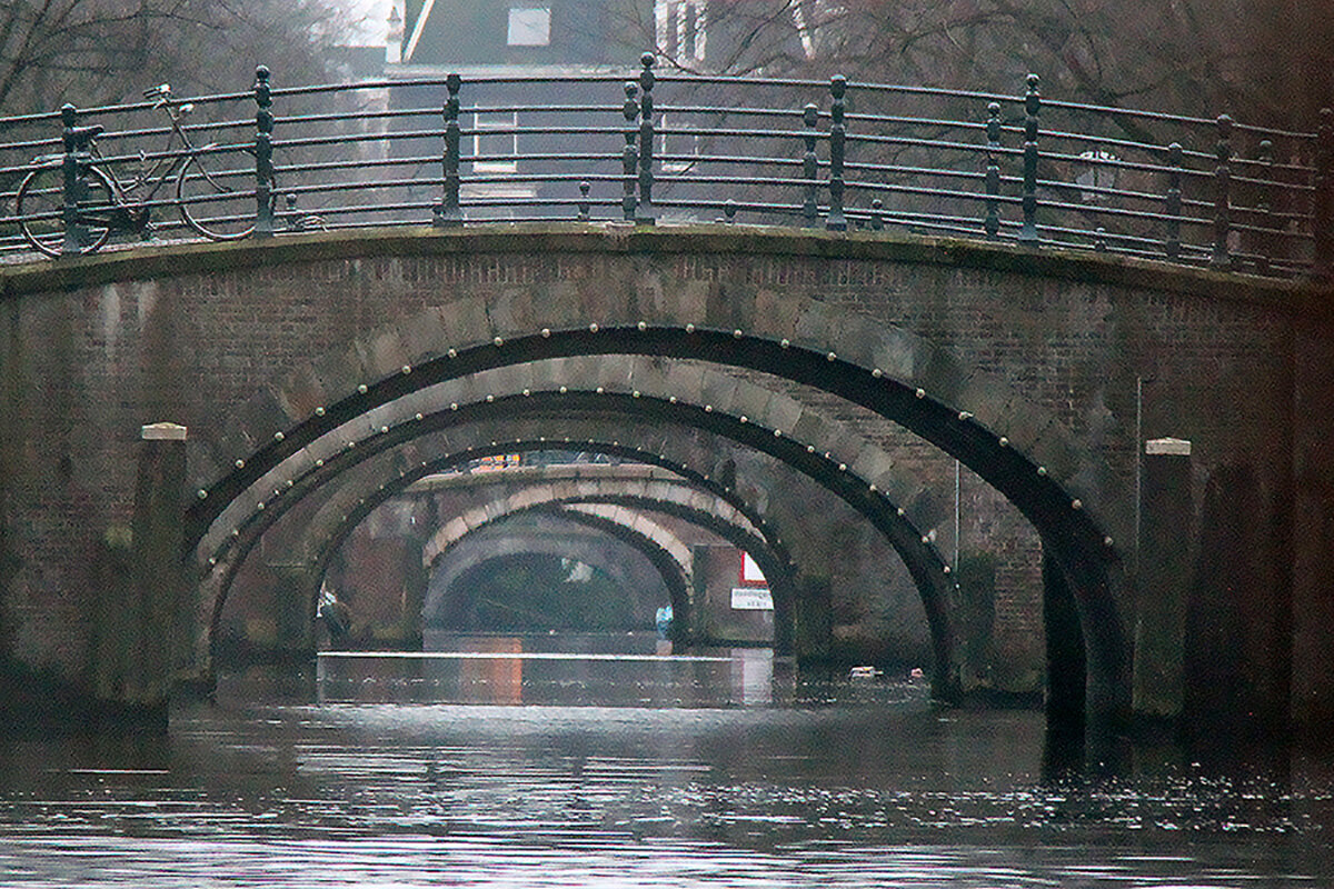 Семь мостов Амстердама - Сергей Сомихин Семь мостов Амстердама - Сергей Сомихин