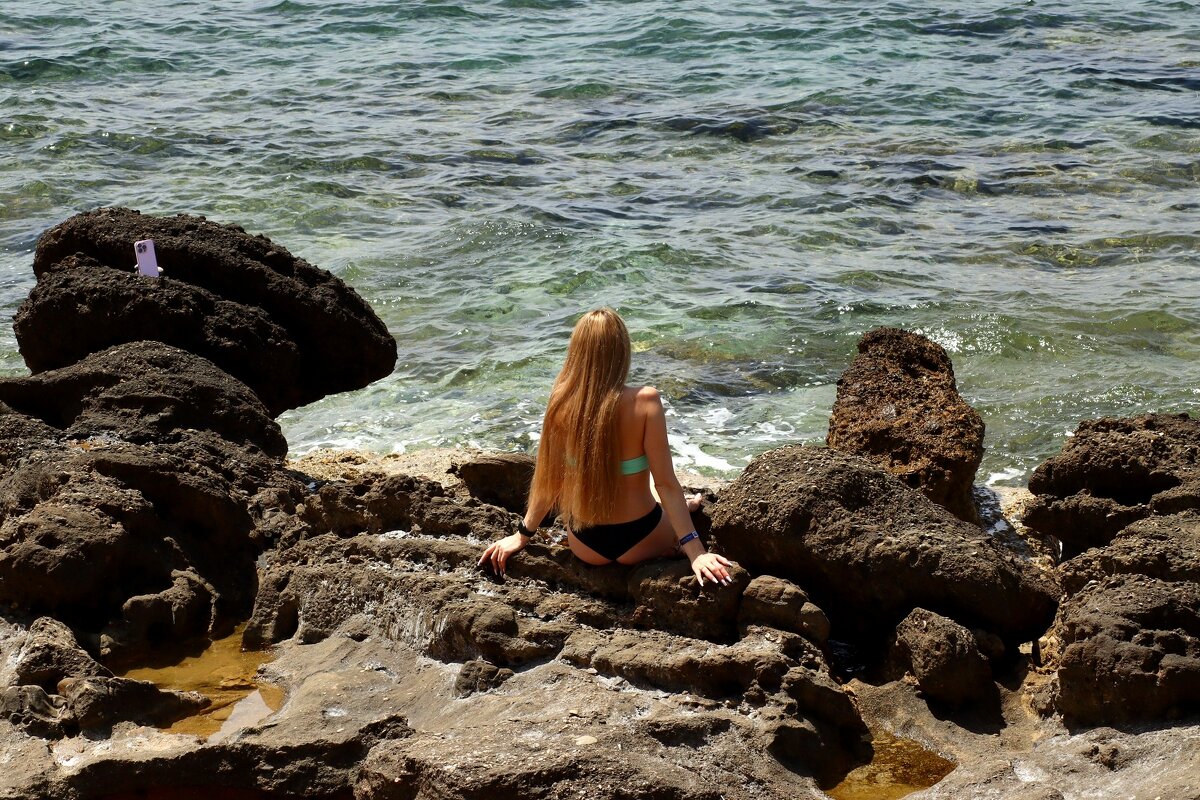 На берегу - Юрий. Шмаков