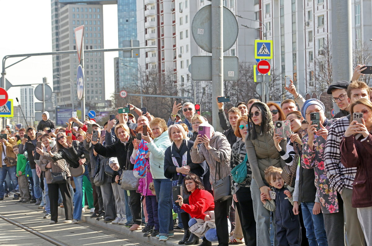 День ТРАМВАЯ 4 апреля на ул Радонежского - Михаил Бибичков День ТРАМВАЯ 4 апреля на ул Радонежского - Михаил Бибичков