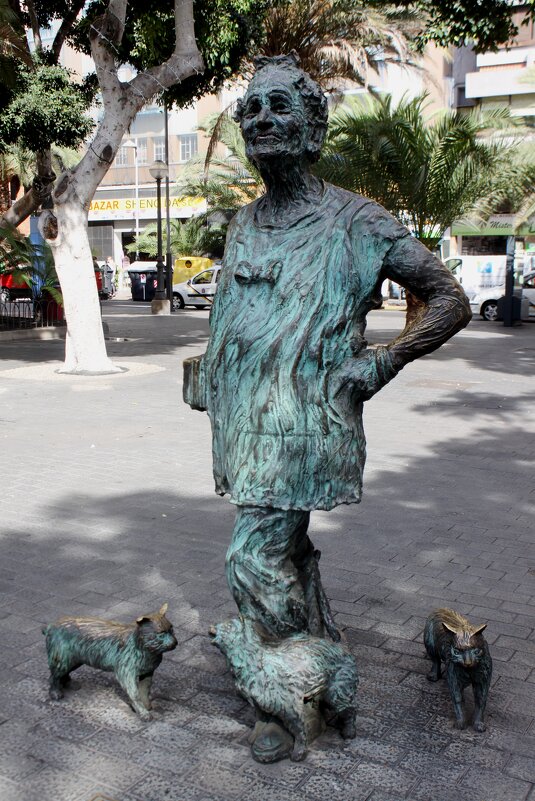 Круглый год лето - памятник городской женщине Лас-Пальмаса - Savayr Круглый год лето - памятник городской женщине Лас-Пальмаса - Savayr