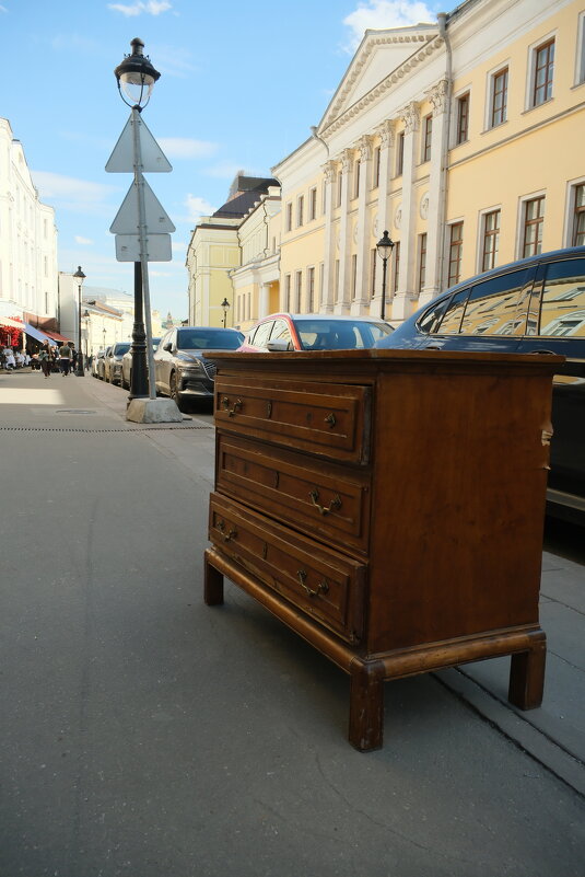 По улицам комод водили... - Лютый Дровосек