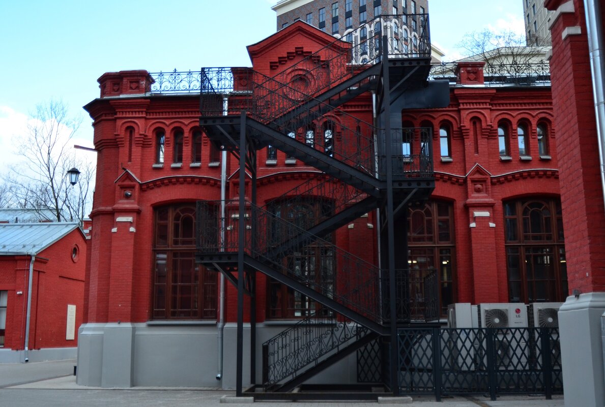 Старые казармы рабочих. - Наталья Вязигина