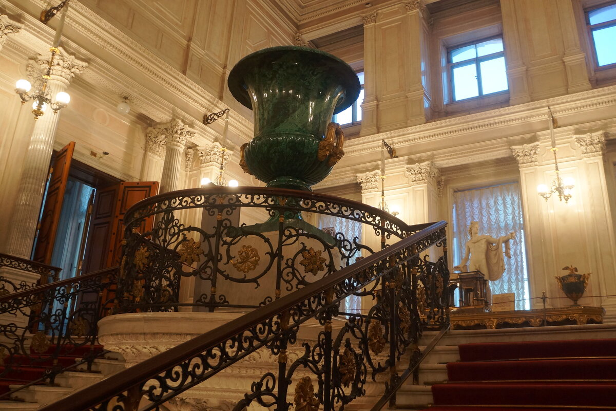 Ваза формы "Медичи" / малахит - zavitok *