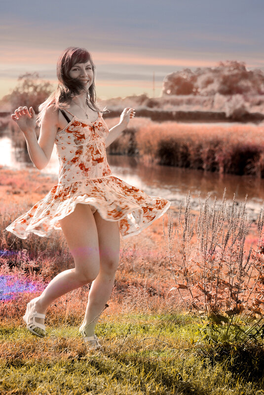 Весёлая девушка - Valziwa Весёлая девушка - Valziwa