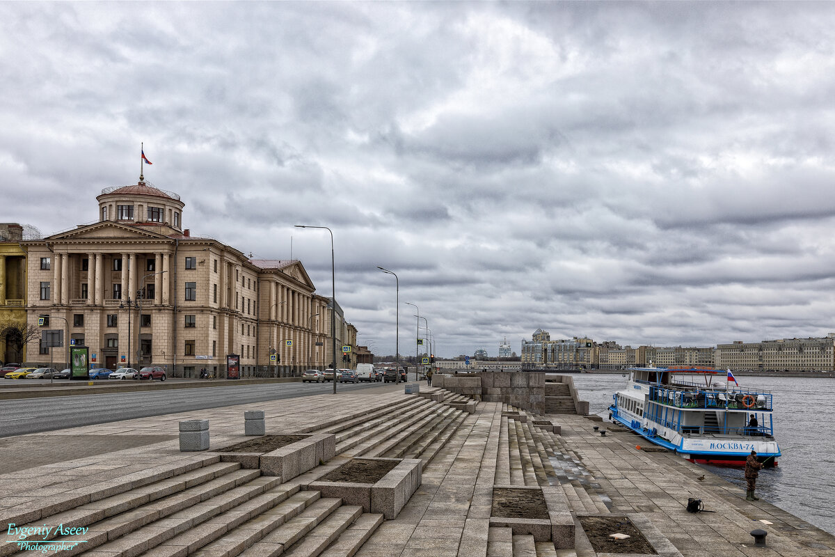 На набережной - Евгений На набережной - Евгений