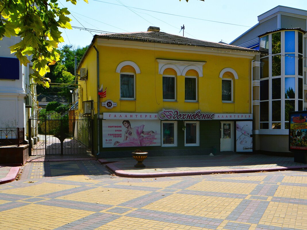 Керчь. Дом по ул. Ленина 26. - Пётр Чернега Керчь. Дом по ул. Ленина 26. - Пётр Чернега