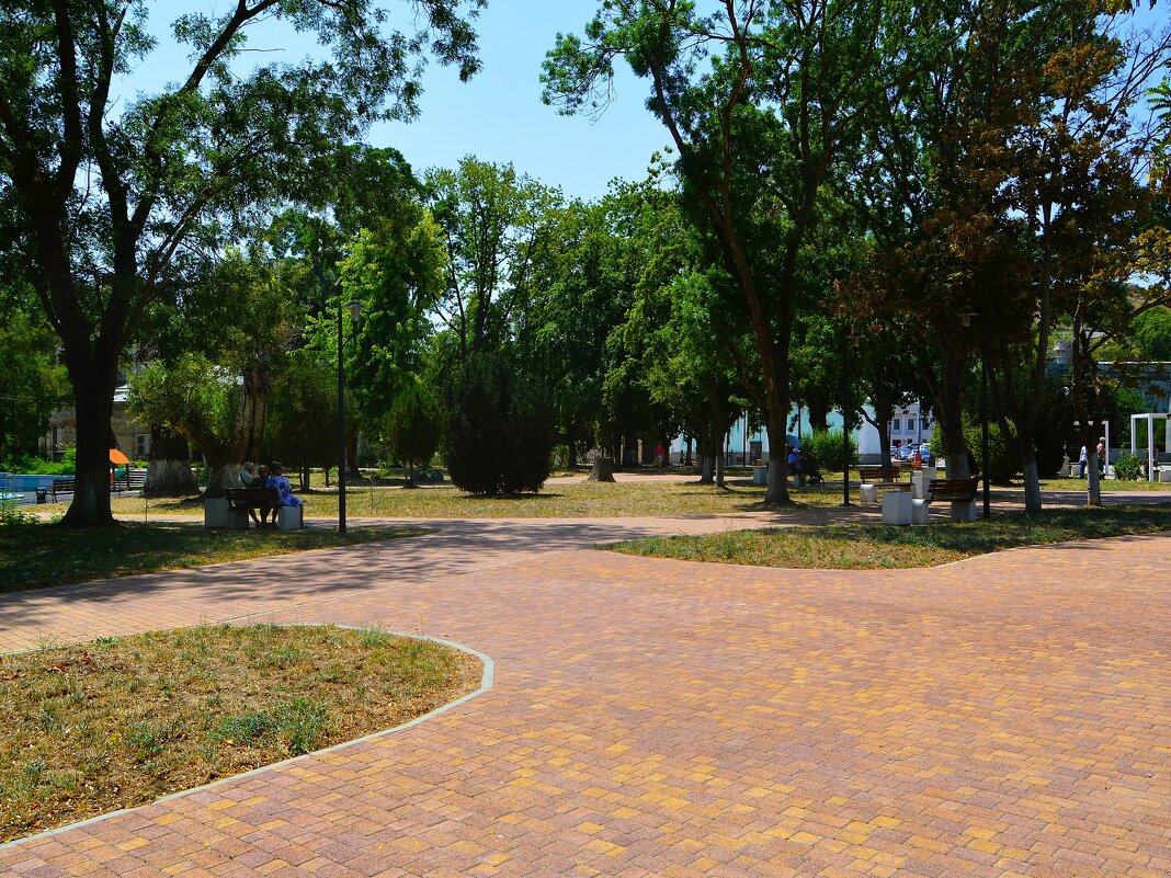 Керчь. Сквер "Алёнка" летом. - Пётр Чернега