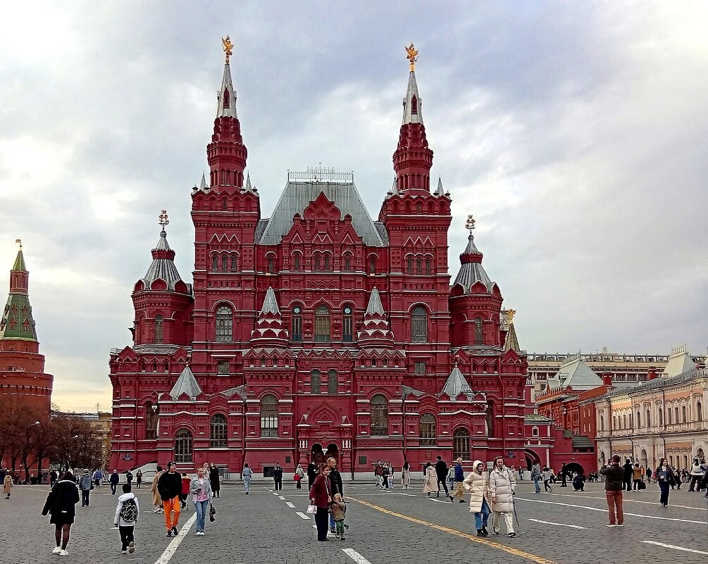 Главный исторический музей страны расположен в самом центре Москвы — на Красной площади. - Наталья ***