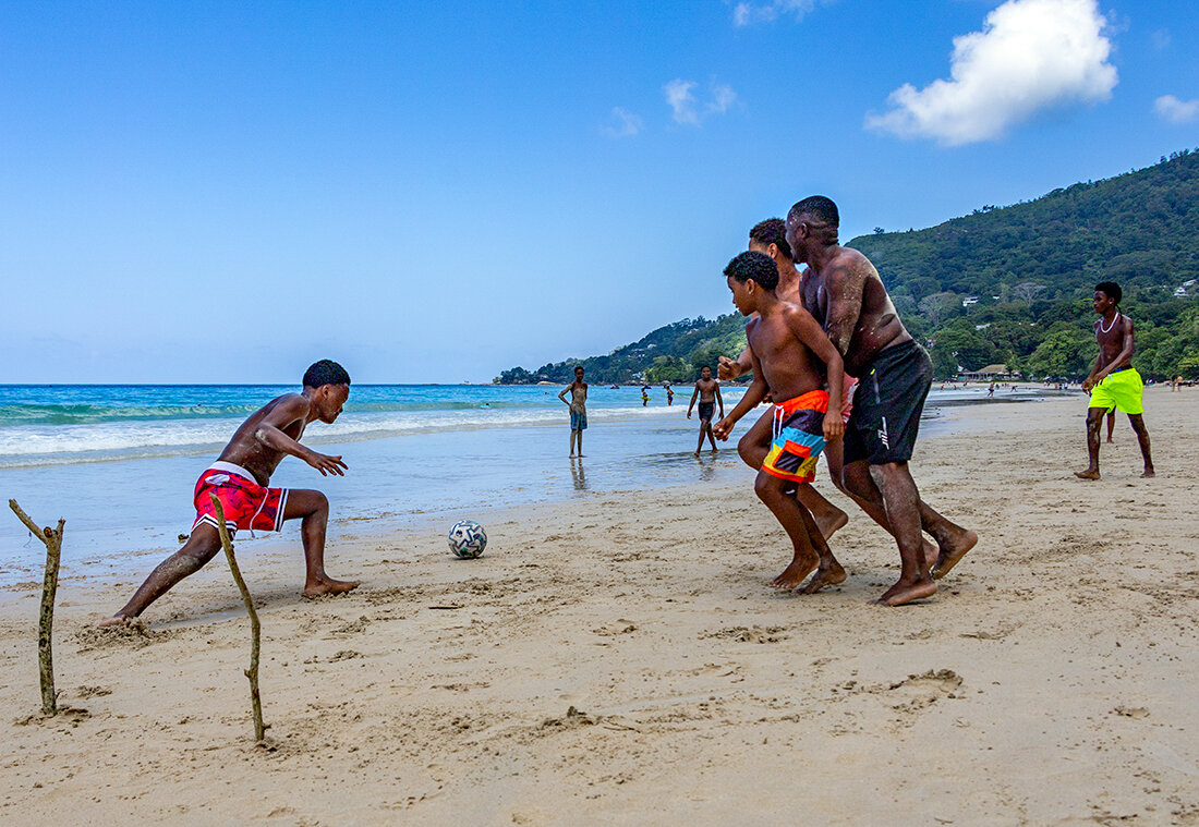 Футбол по-сейшельски - Алексей Окунеев