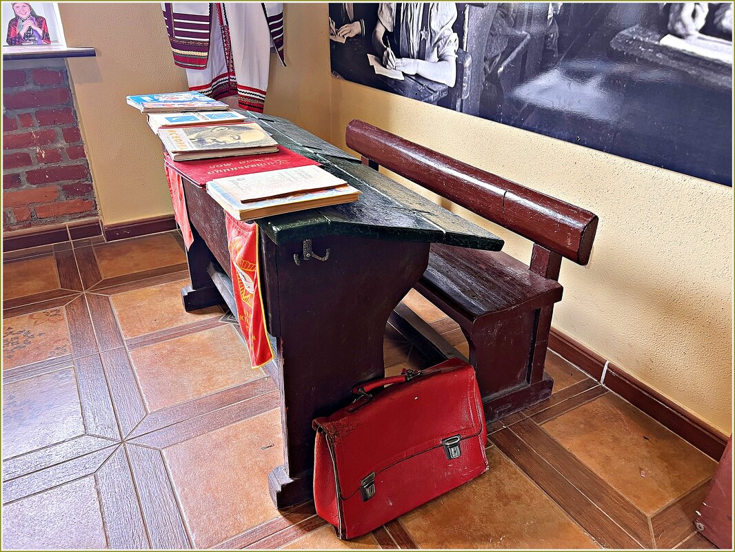 Парта. - Валерия Комова Парта. - Валерия Комова