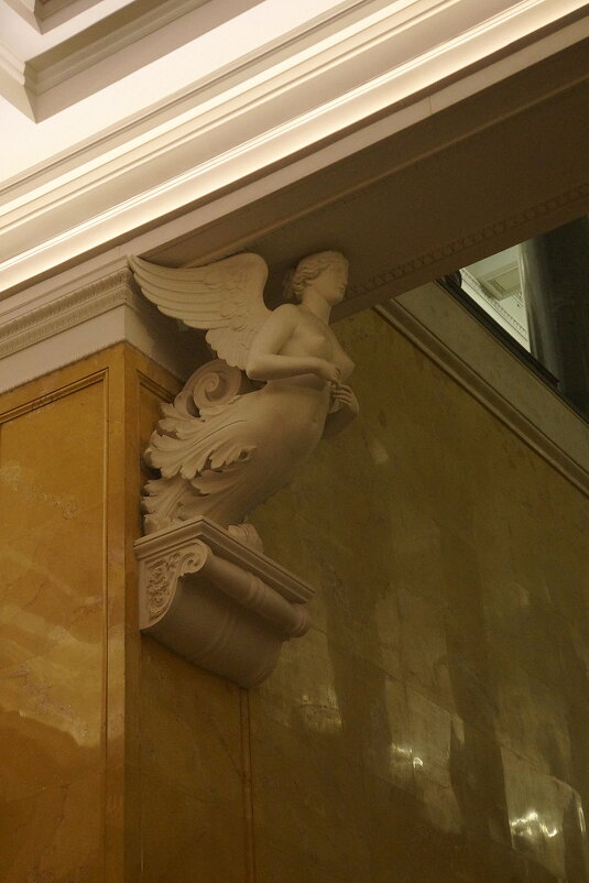скульптура на лестнице в здании Нового Эрмитажа - zavitok *