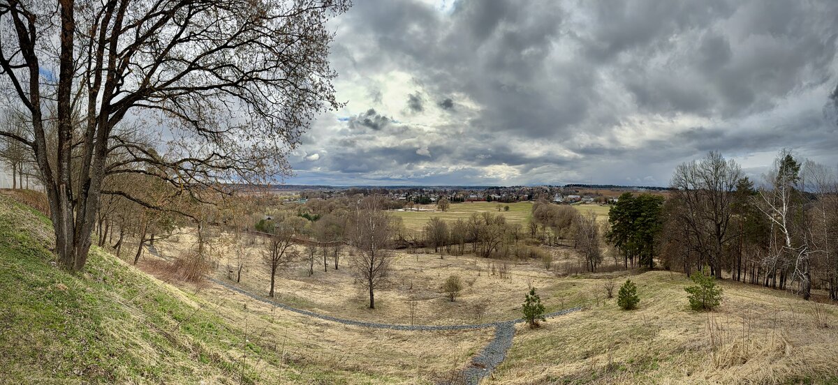 Панорама у стен монастыря - Любовь 