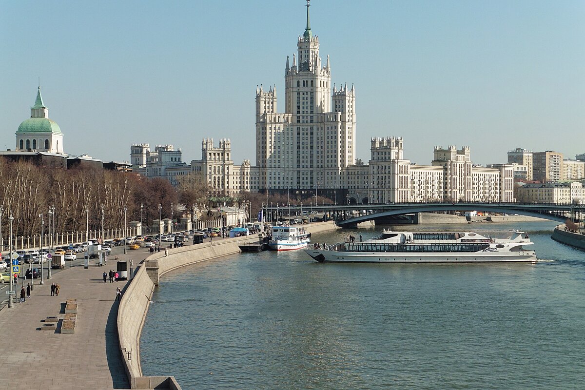 Высотка на Котельнической набережной - Лидия Бусурина