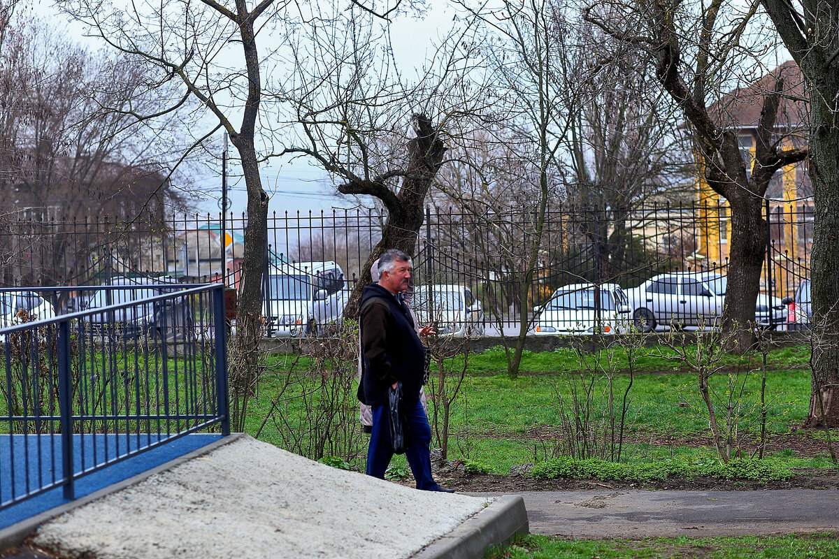 На прогулке - Юрий Гайворонскiий На прогулке - Юрий Гайворонскiий