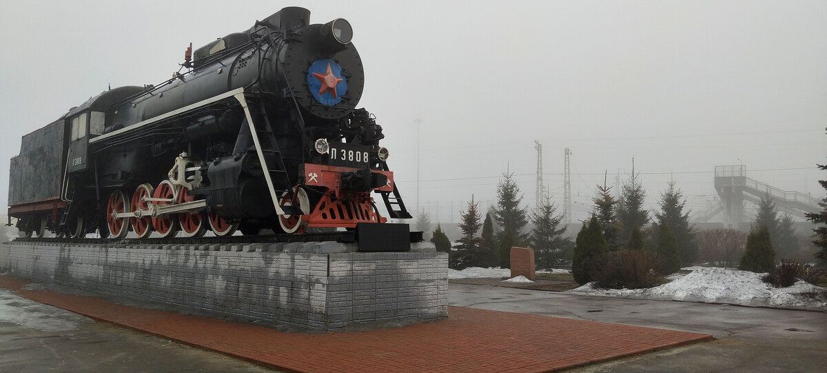 Сквер железнодорожников. - Радмир Арсеньев Сквер железнодорожников. - Радмир Арсеньев