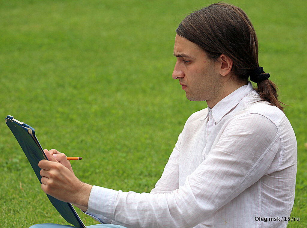 рисующий - Олег Лукьянов рисующий - Олег Лукьянов