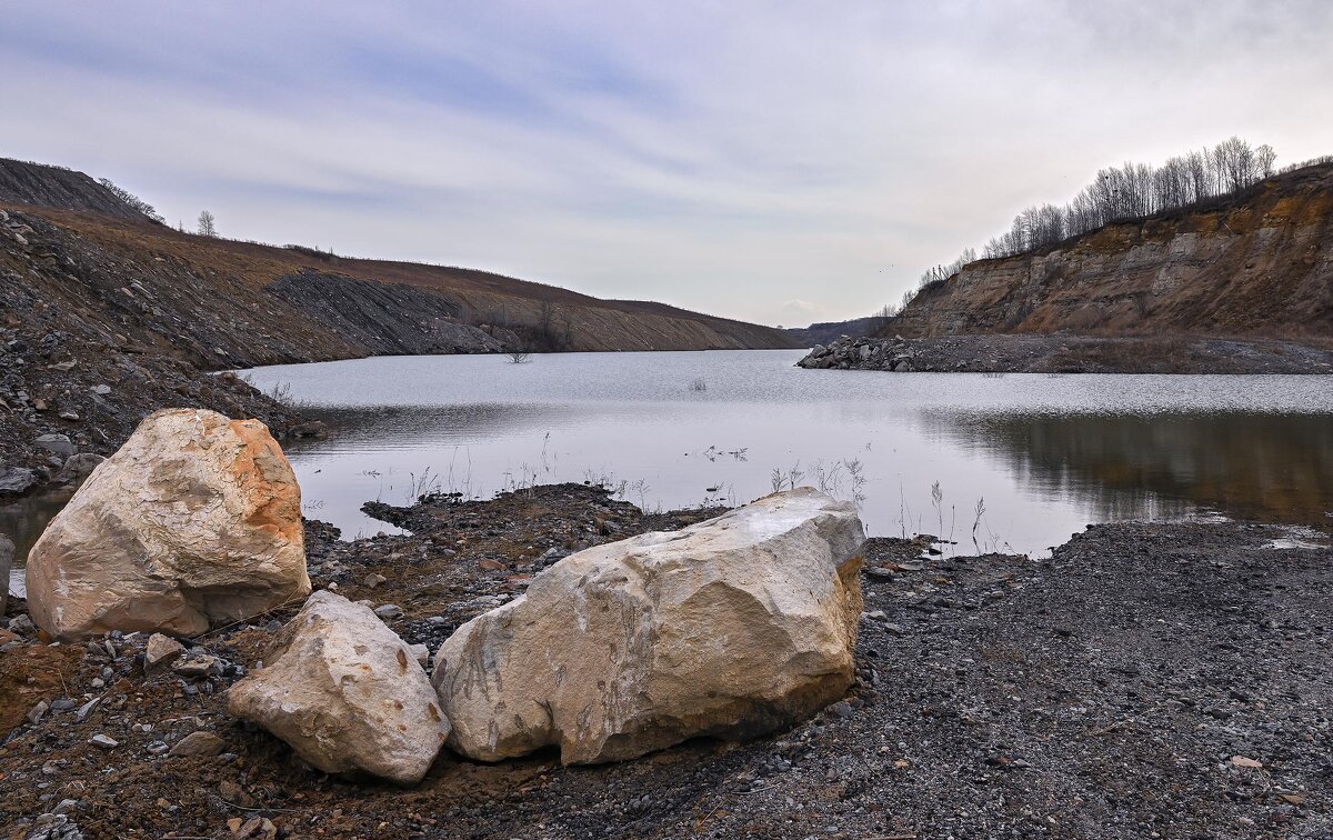 Карьерный водоём ... - Евгений Хвальчев