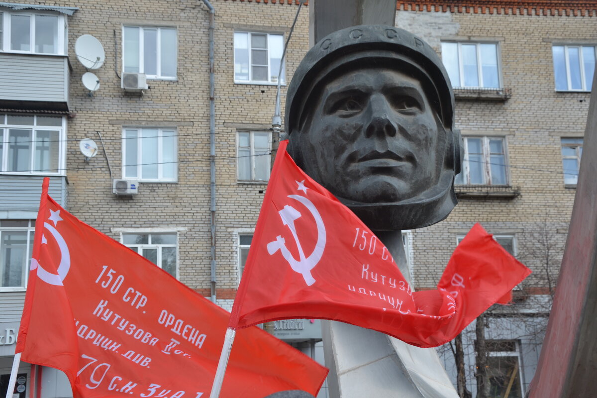 С Днём космонавтики. - Михаил Столяров