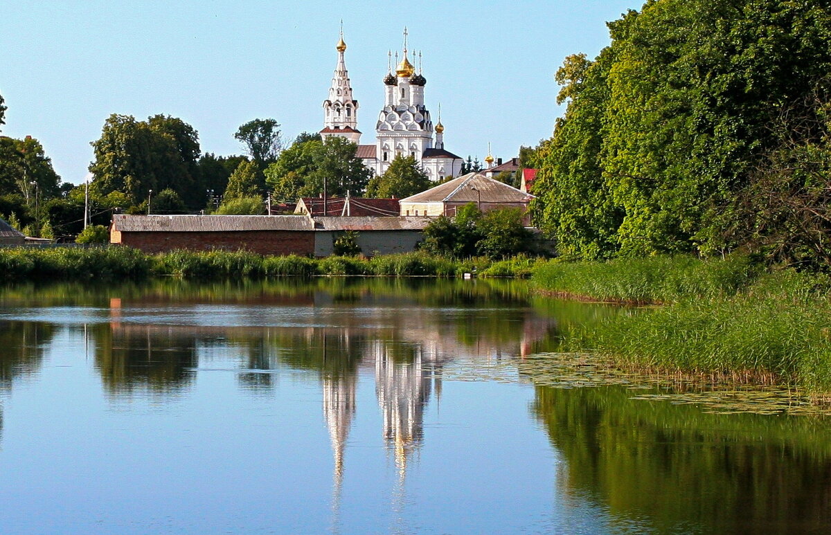 Вид на храм с городского озера - В.И Вид на храм с городского озера - В.И