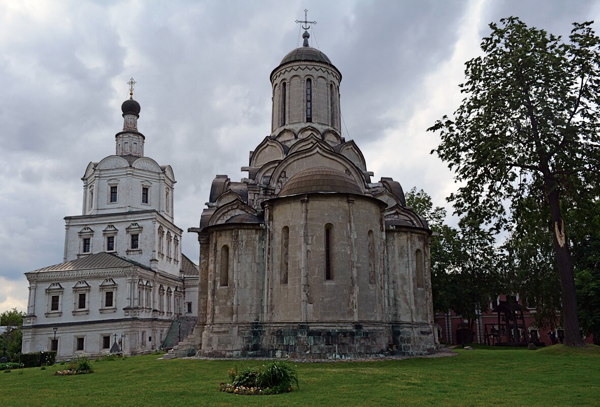 ГРОЗА  НАД  ДРЕВНЕЙ  ОБИТЕЛЬЮ - Русский Шах Гончар
