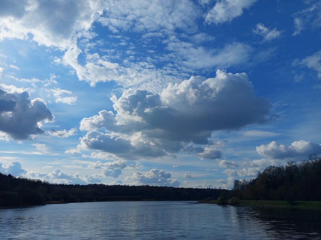 Апрельское небо - Андрей Лукьянов