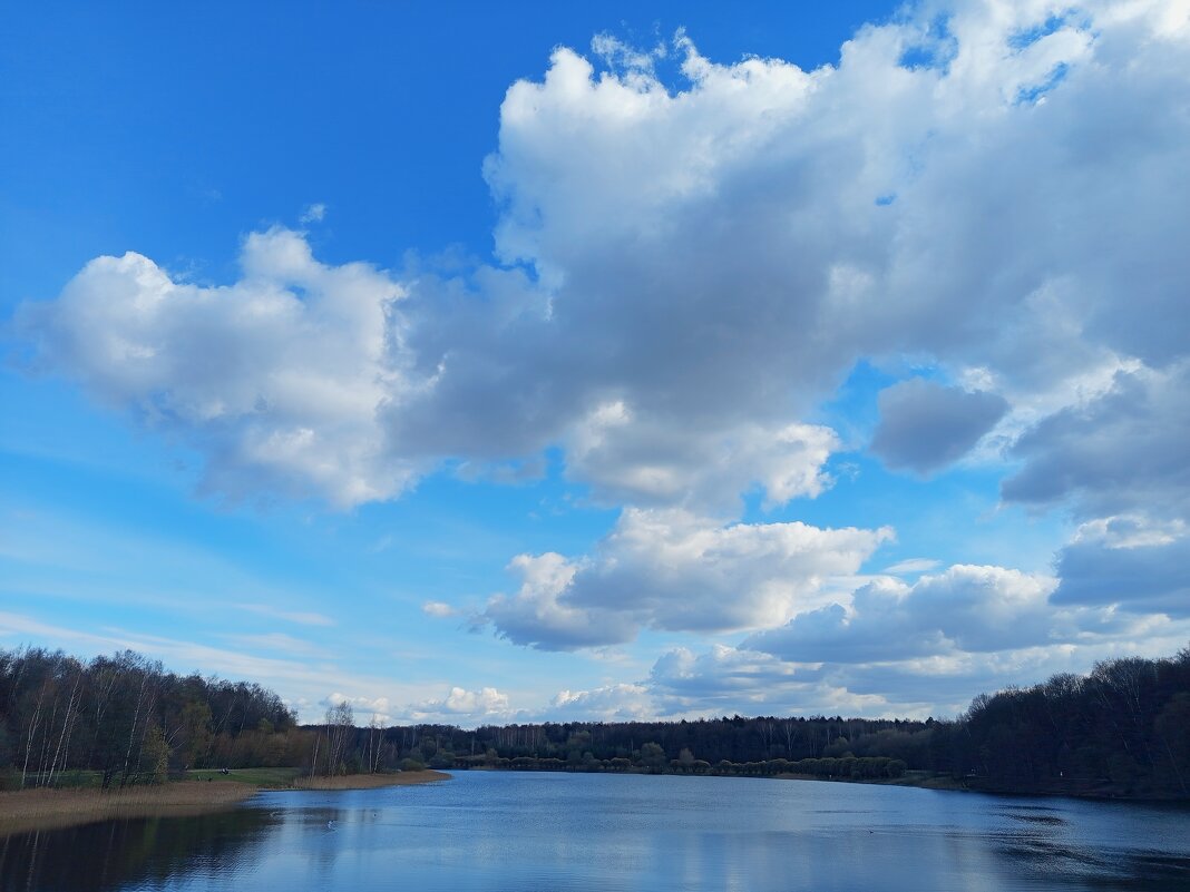 Апрельское небо - Андрей Лукьянов Апрельское небо - Андрей Лукьянов
