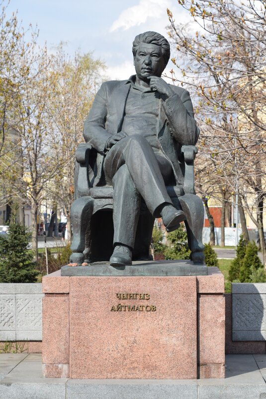 Чингиз Айтматов - Олег 