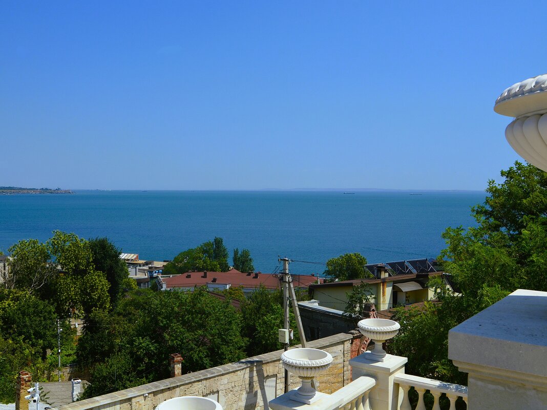 Керчь. Керченский пролив (вид с Большой Митридатской лестницы). - Пётр Чернега