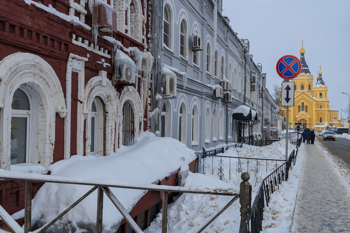 У старинного дома - Александр Синдерёв