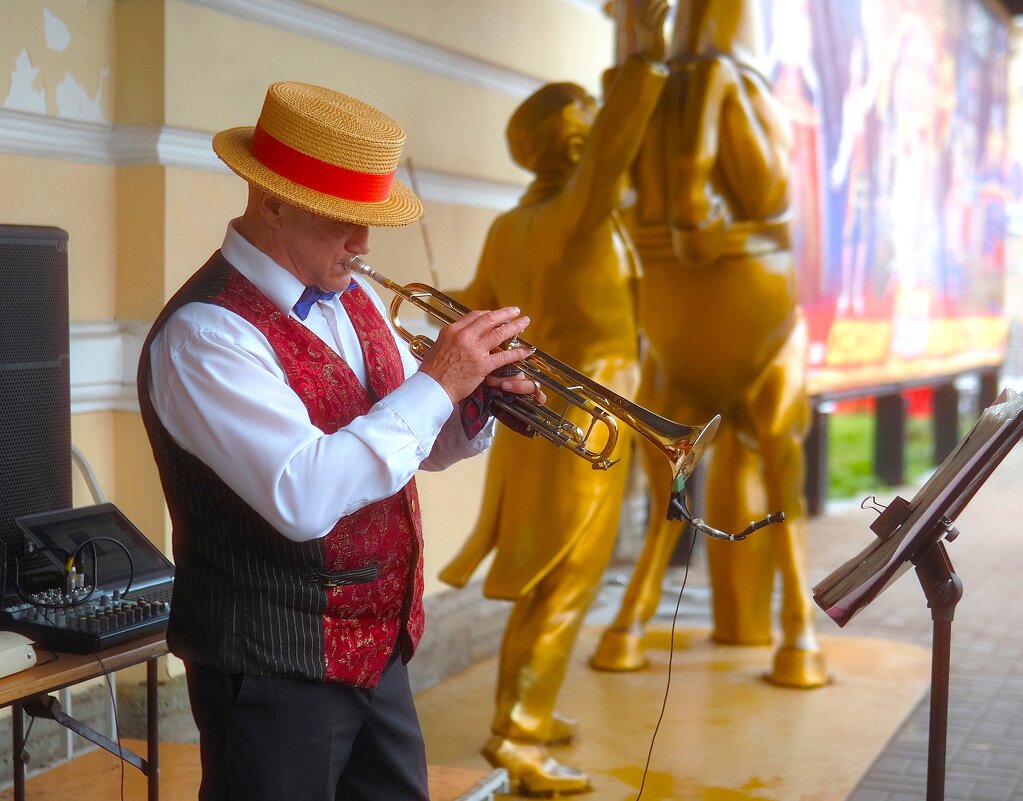 Музыкант у цирка на Фонтанке - Магомед . Музыкант у цирка на Фонтанке - Магомед .