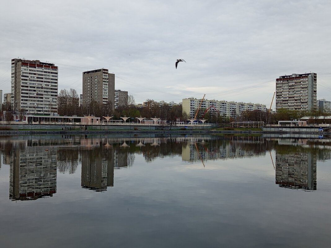 Апрель в городе - Андрей Лукьянов Апрель в городе - Андрей Лукьянов