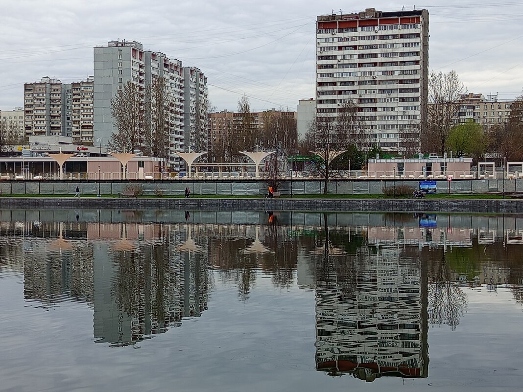 Апрель в городе - Андрей Лукьянов Апрель в городе - Андрей Лукьянов