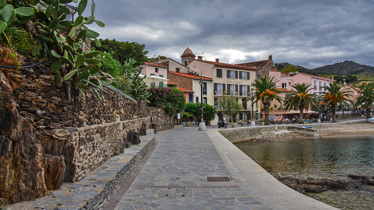 На берегу курортного города - Alexandеr P