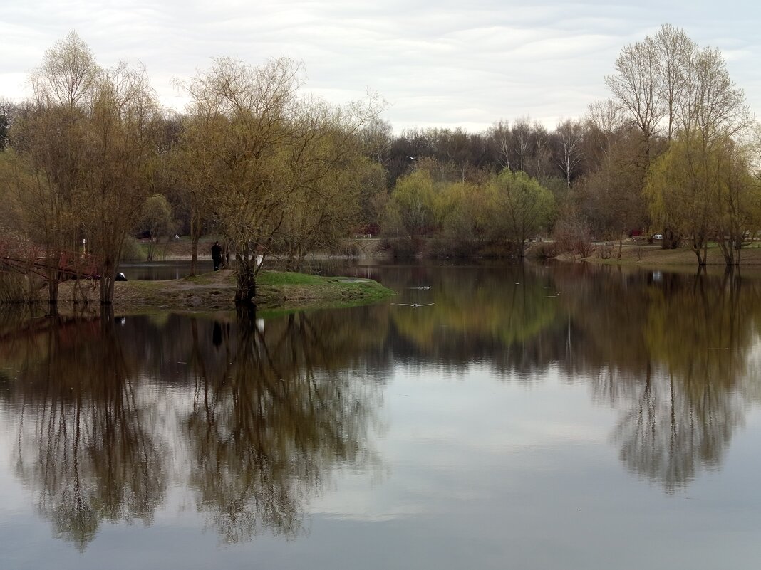 Апрель не подрумяненный - Андрей Лукьянов