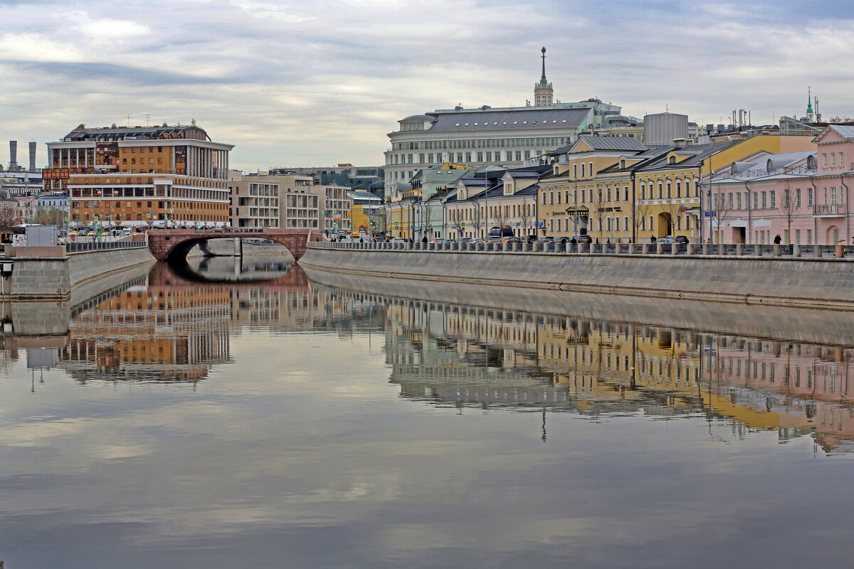 Кадашевская набережная 16 апреля - Михаил Бибичков