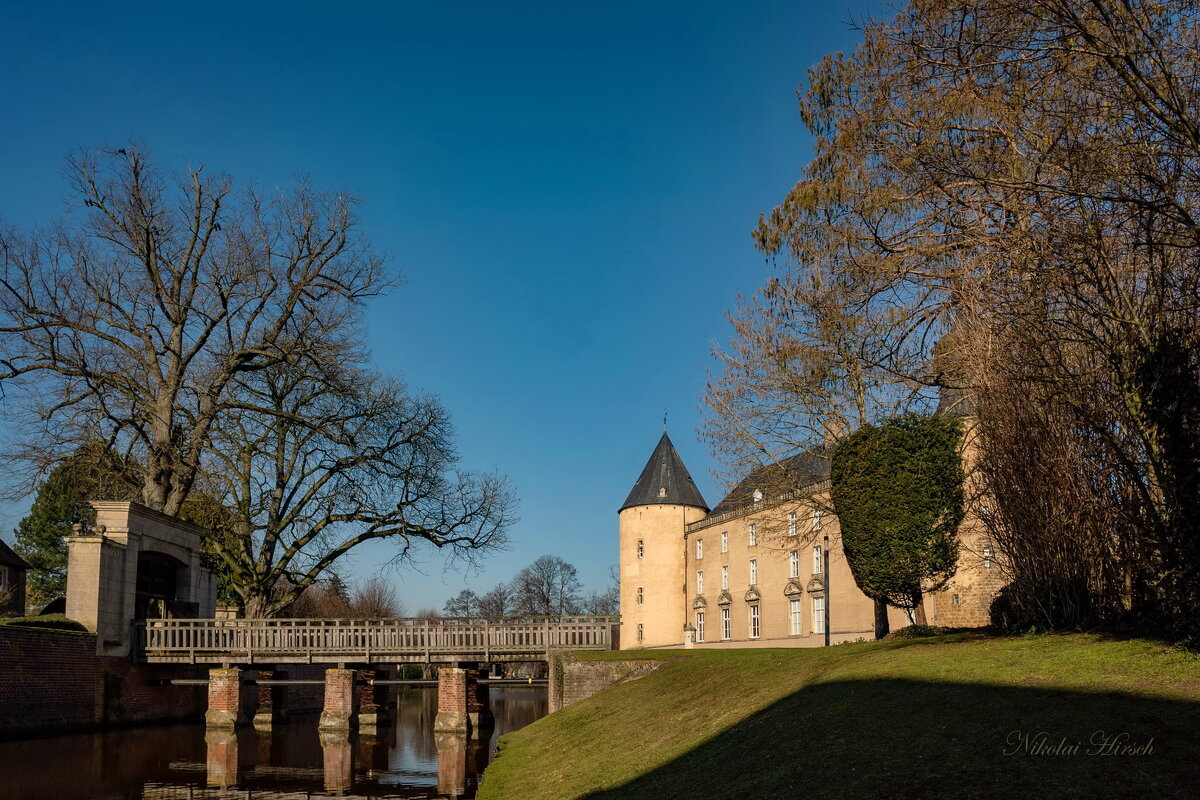 Февральским днём... - Николай Гирш
