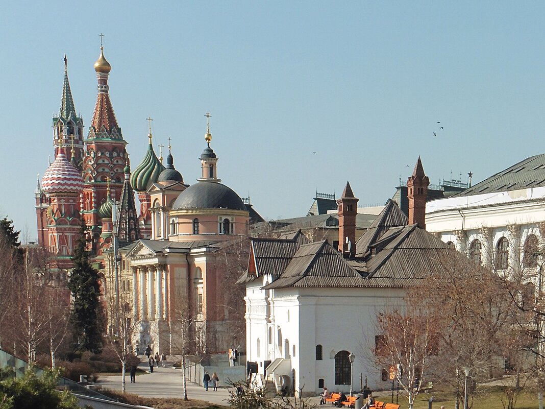 Вид на Старый Английский двор и Церковь Варвары Великомученицы - Лидия Бусурина