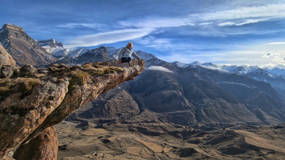 Высоко сижу, далеко гляжу - Мариша Тим