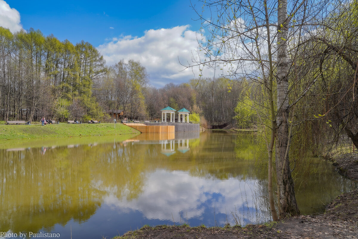 В весеннем парке... - Владимир Жданов