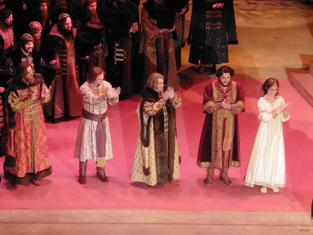 Поклоны после спектакля - Лидия Бусурина