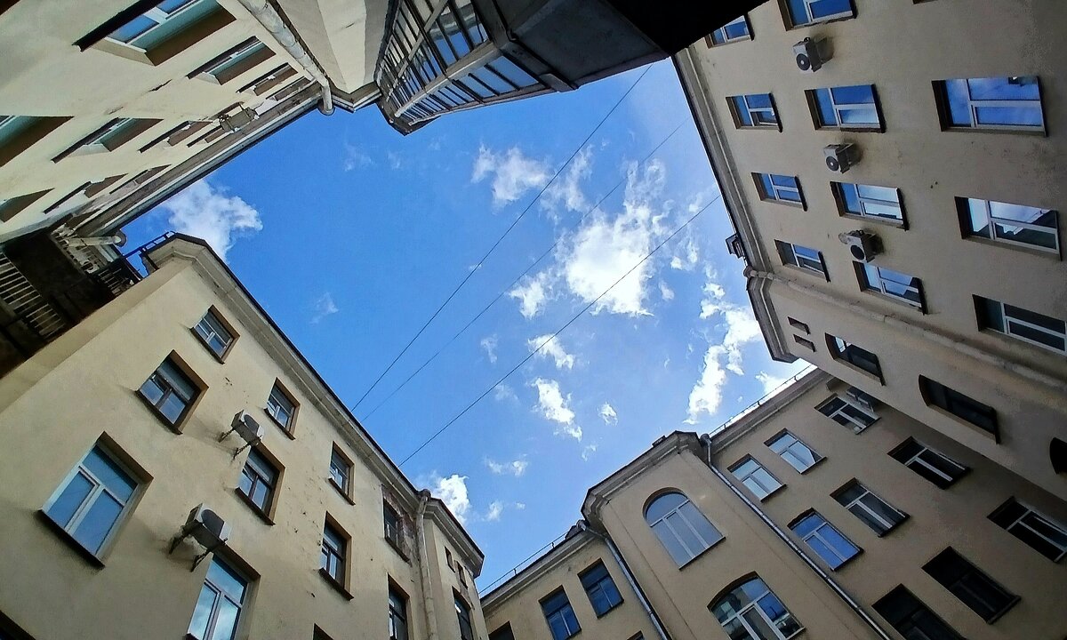 Двор-колодец на Петроградке - Наталья Герасимова