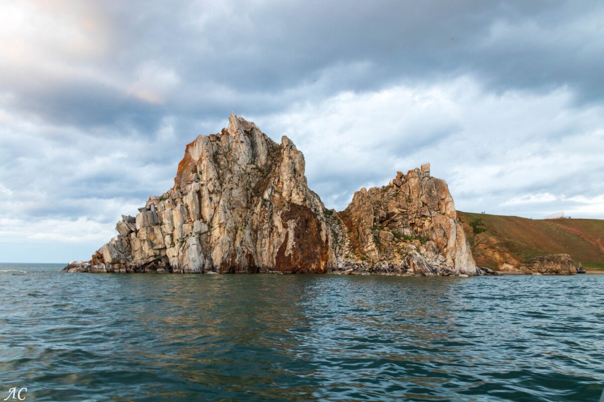 Скала Шаманка, вид с воды,о.Байкал - Любовь Сахарова