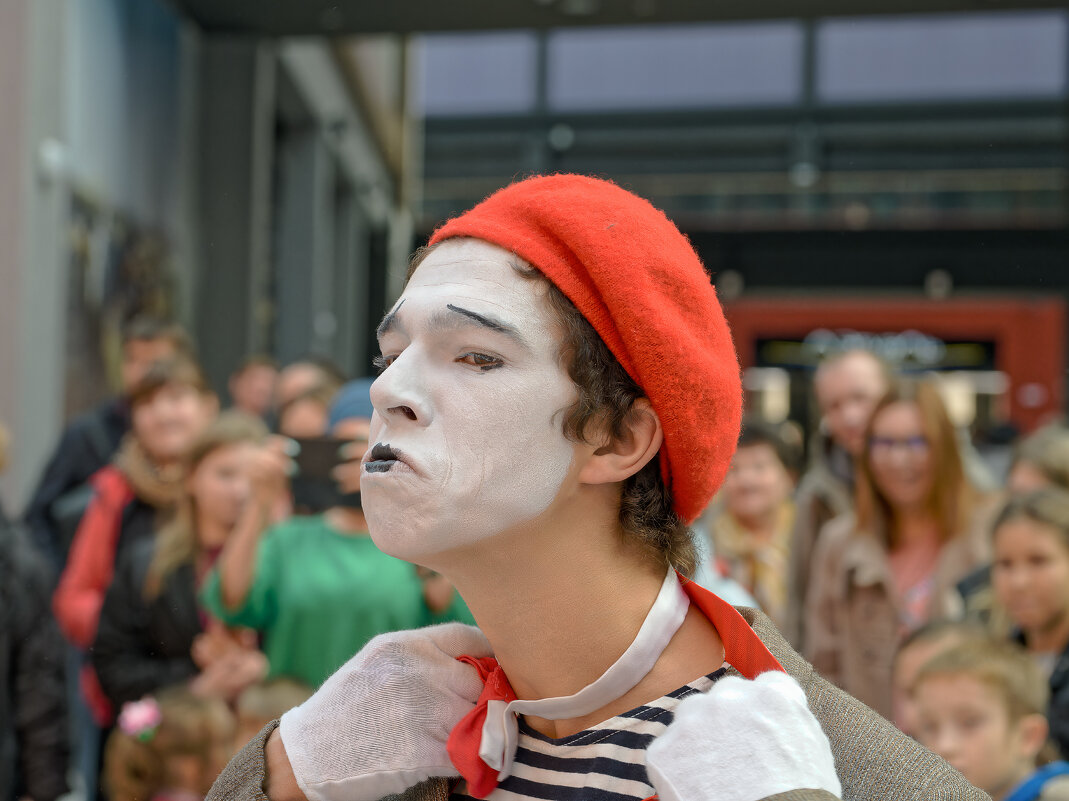 Артист уличного театра. - Serj Korinkevich