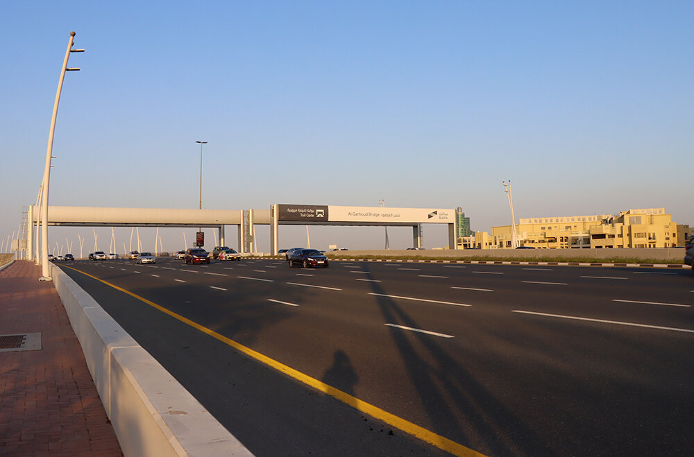 Семь полос в одну сторону, семь - в другую... - Галина Ильясова