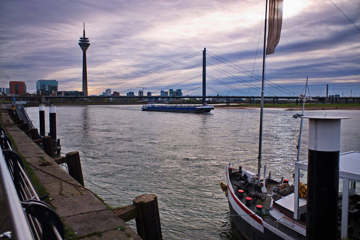 *** - Witalij Löwin