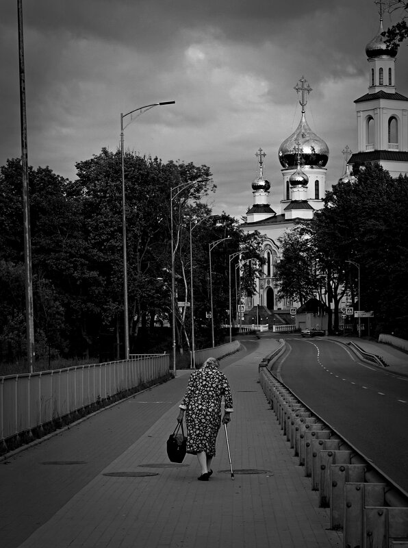 Безлюдная дорога к храму - Виктор Савельев