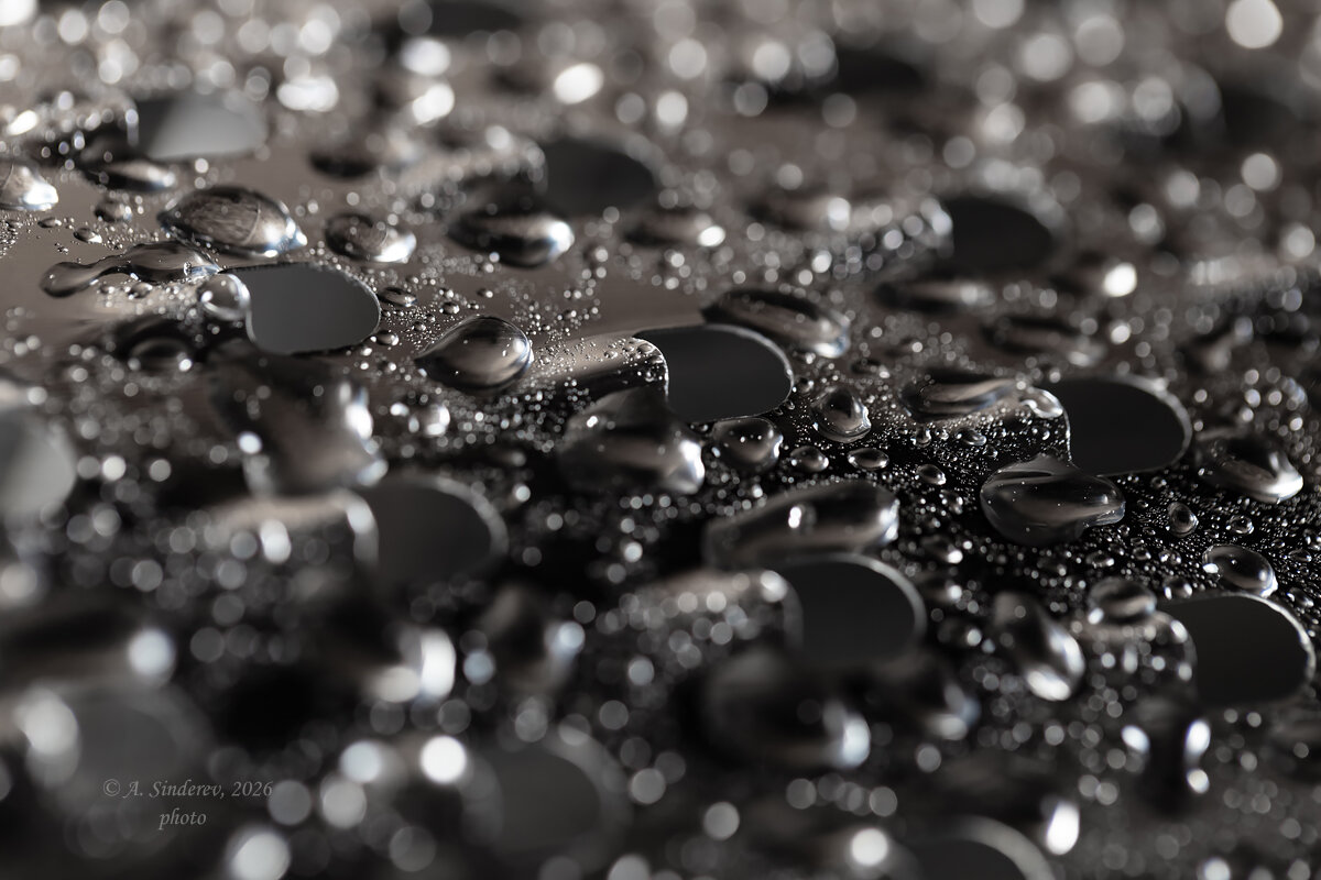 Капли воды на металле - Александр Синдерёв