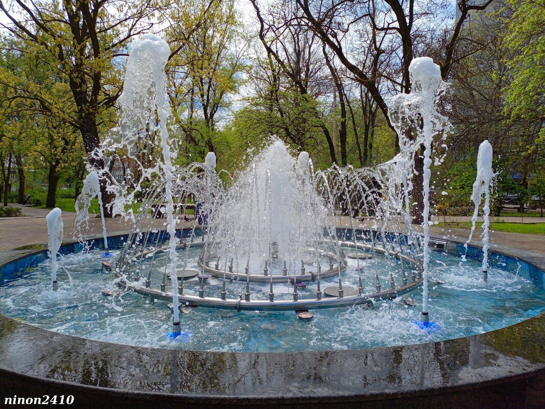 Фонтан в Комсомольском парке - Нина Бутко